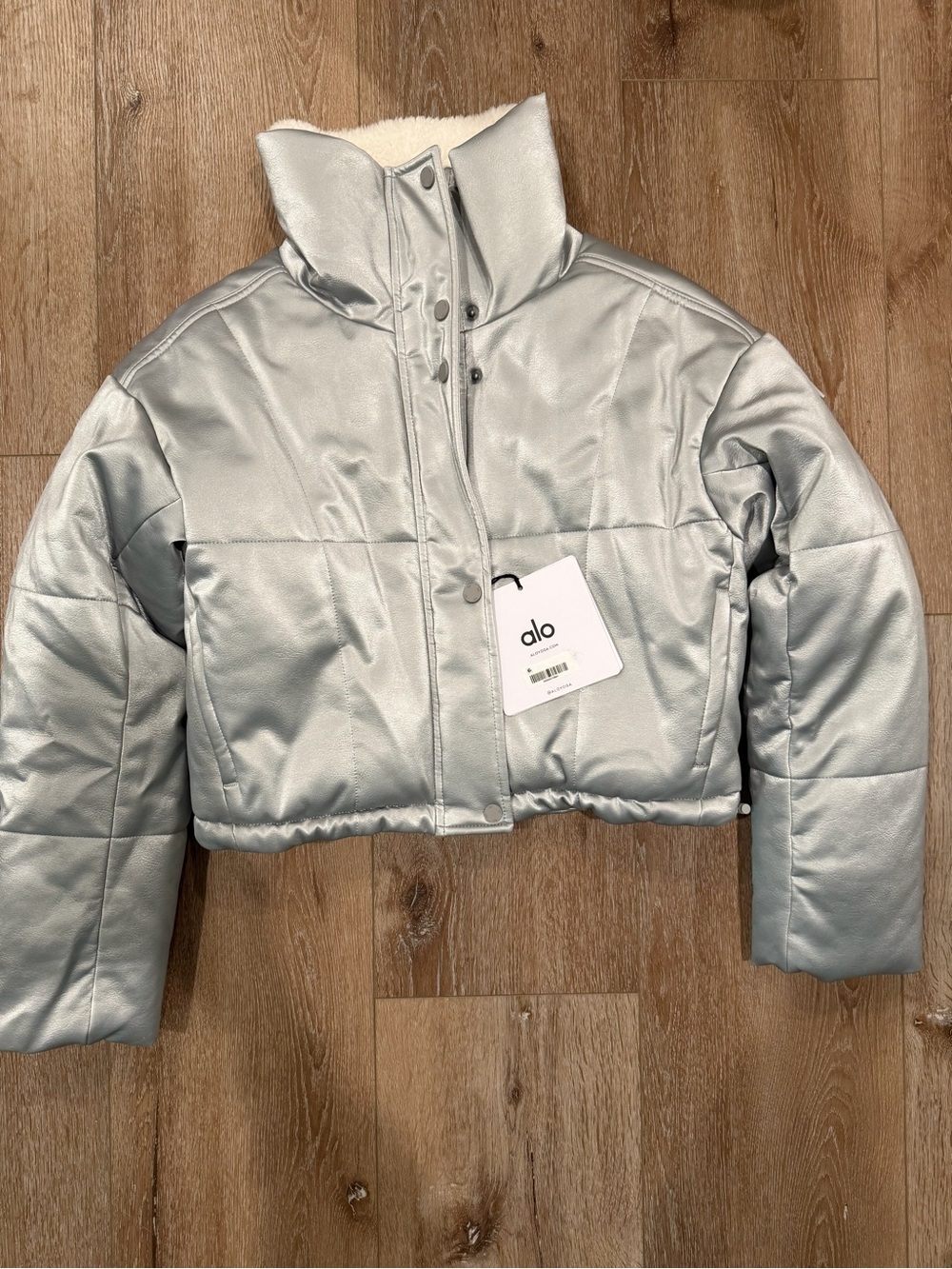 NWT ALO Yoga Orion Cropped Puffer Silver, Size XS (2-4)